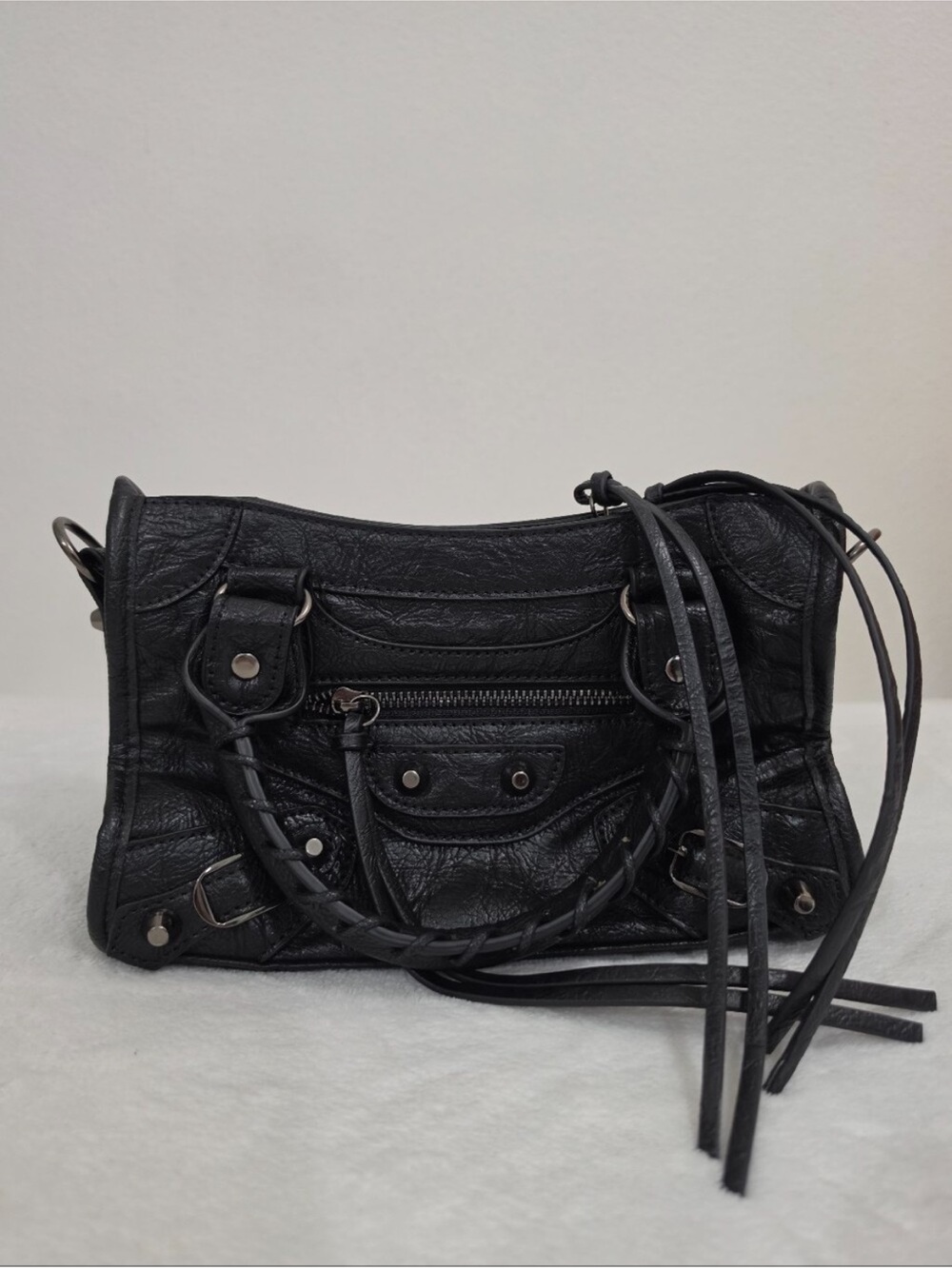 Classic Black Women's Satchel Bag - Stylish Everyday Carry - Picture 2 of 13